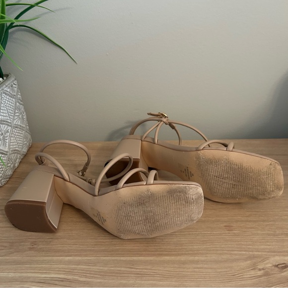 Marc Fisher
Women's Gurion Square Toe Dress Sandals in Nude, size 6.5 - Picture 6 of 6